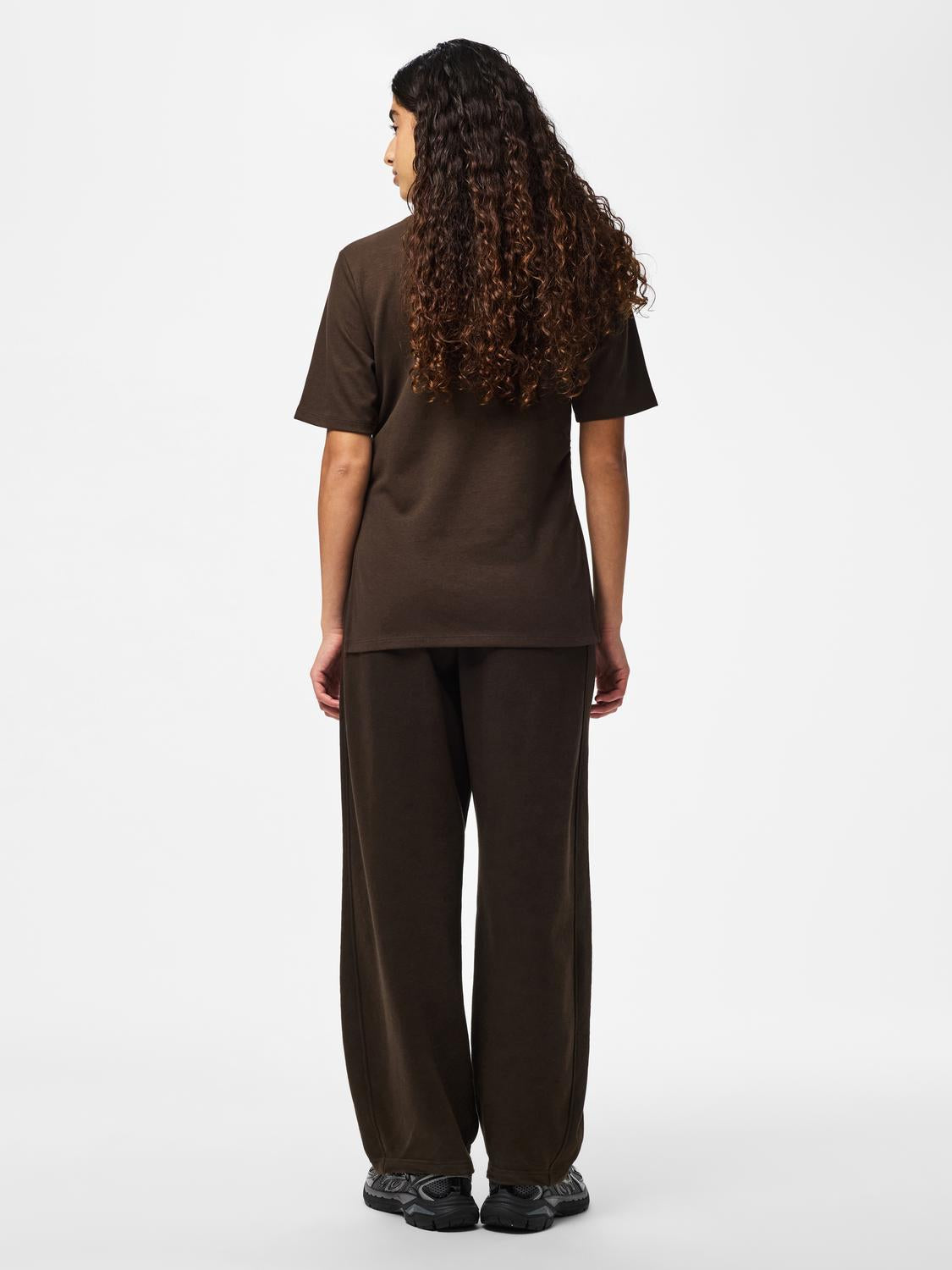 model_shot-back